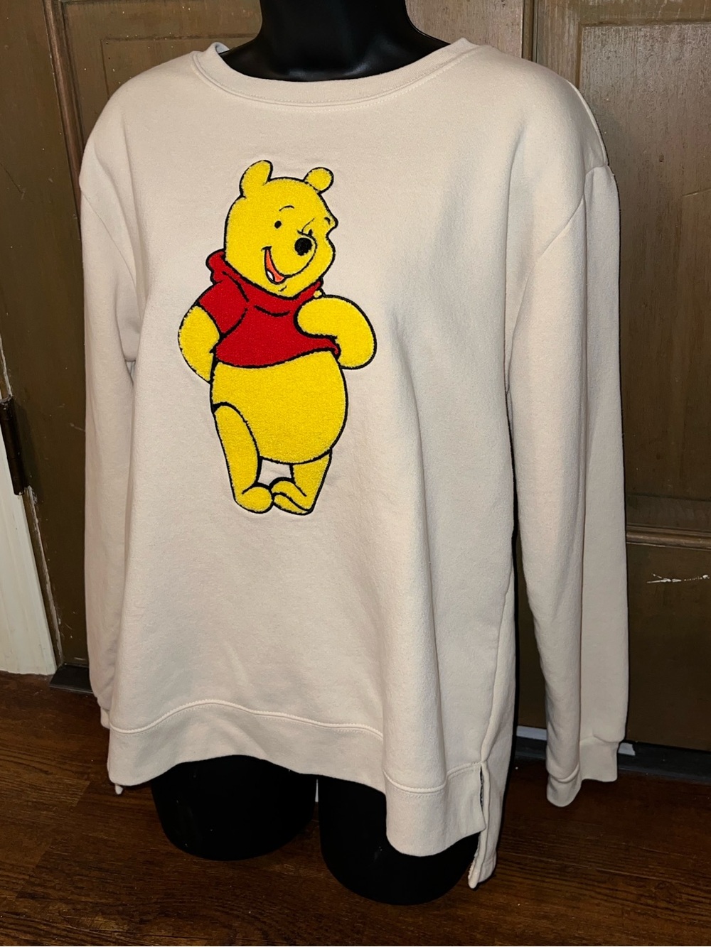 Disney Winnie the Pooh Ivory Embroidered Classic Crewneck Sweatshirt Size L - Picture 3 of 7